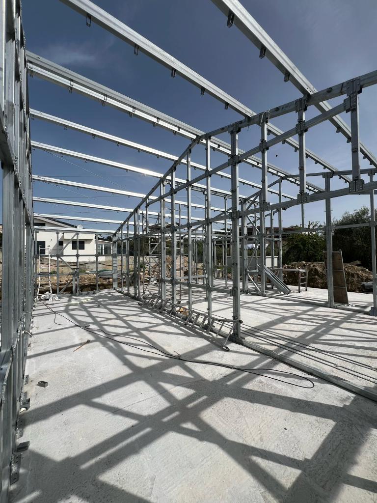 Struttura in acciaio zincato per edificio in costruzione